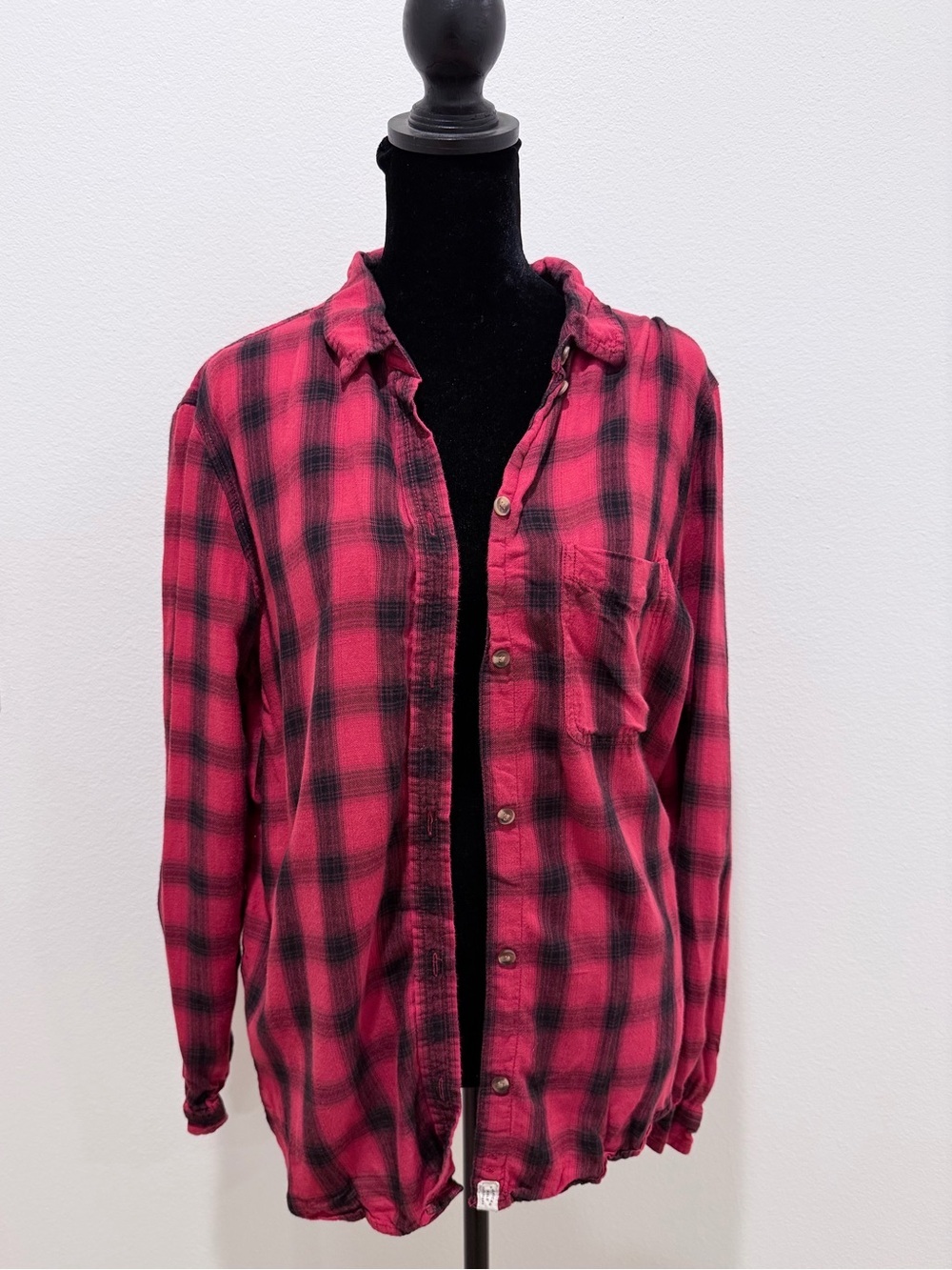American Eagle Red and Black Plaid Button-Up Shirt